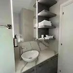 Centre Luxury Renovated Apartment *