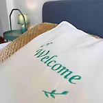 Centre Luxury Renovated Apartment