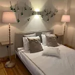 Centre Luxury Renovated