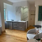 Centre Luxury Renovated Apartment *