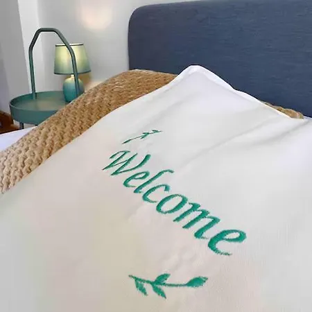 Centre Luxury Renovated 아파트