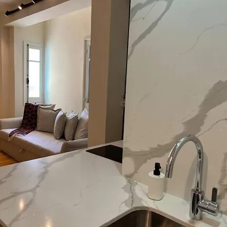 Centre Luxury Renovated Lägenhet