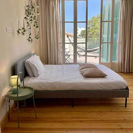 Centre Luxury Renovated 아파트 *