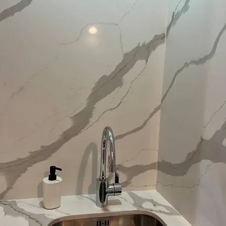 아파트 Centre Luxury Renovated 니코시아